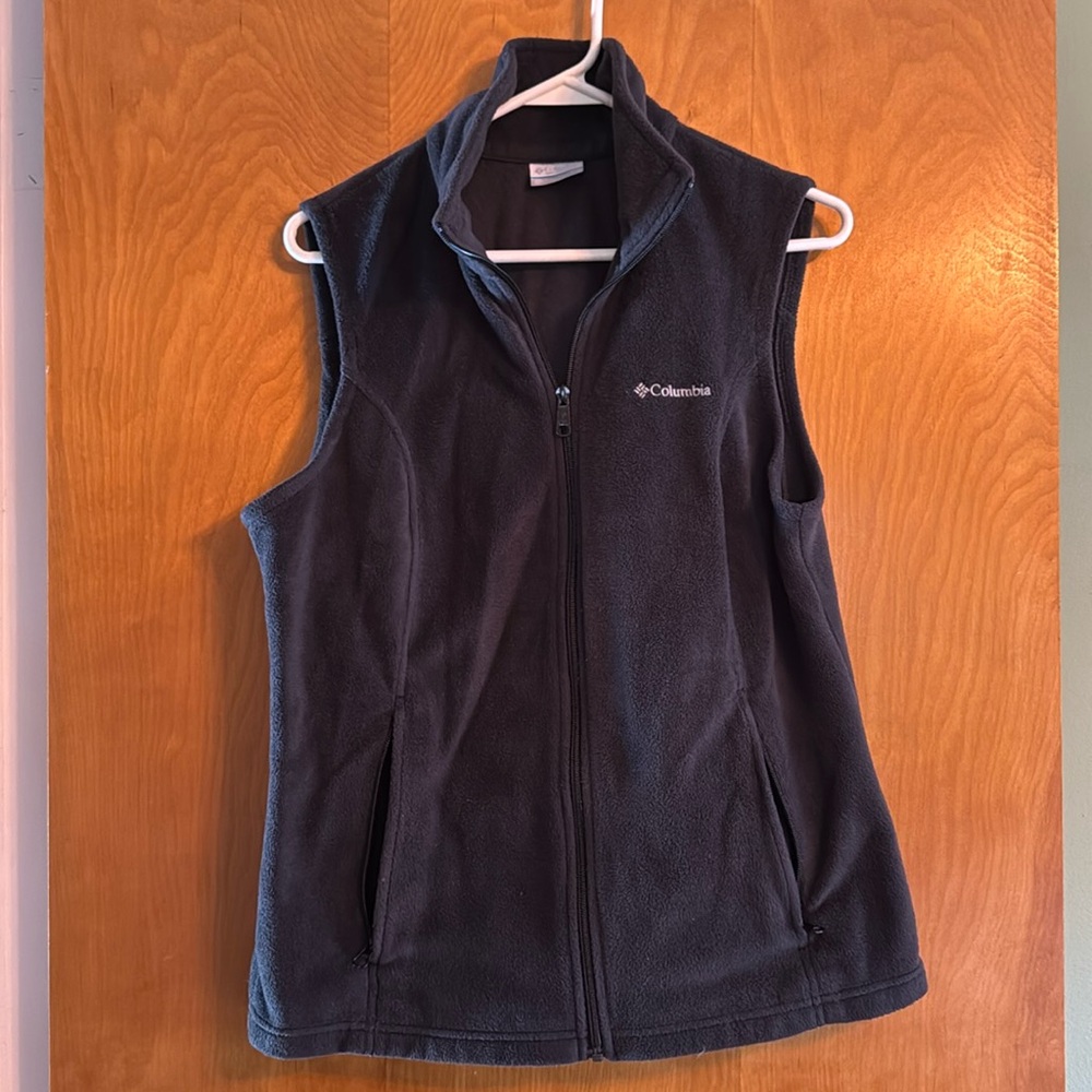 🐣Women’s Columbia Full-zip Fleece Vest with 2 zippered pockets & collar.